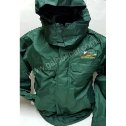 Parka chaquetón  caballero verde, bordado logo galgo y liebre. Impermeable con forro abrigo interior.