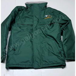 Parka chaquetón  caballero verde, bordado logo galgo y liebre. Impermeable con forro abrigo interior.