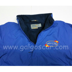 Cazadora roja caballero, bordado logo galgo y liebre. Impermeable con forro polar interior