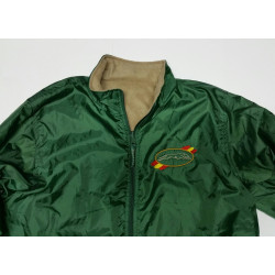 Chaqueta verde impermeable con forro polar interior, bordado logo galgo.